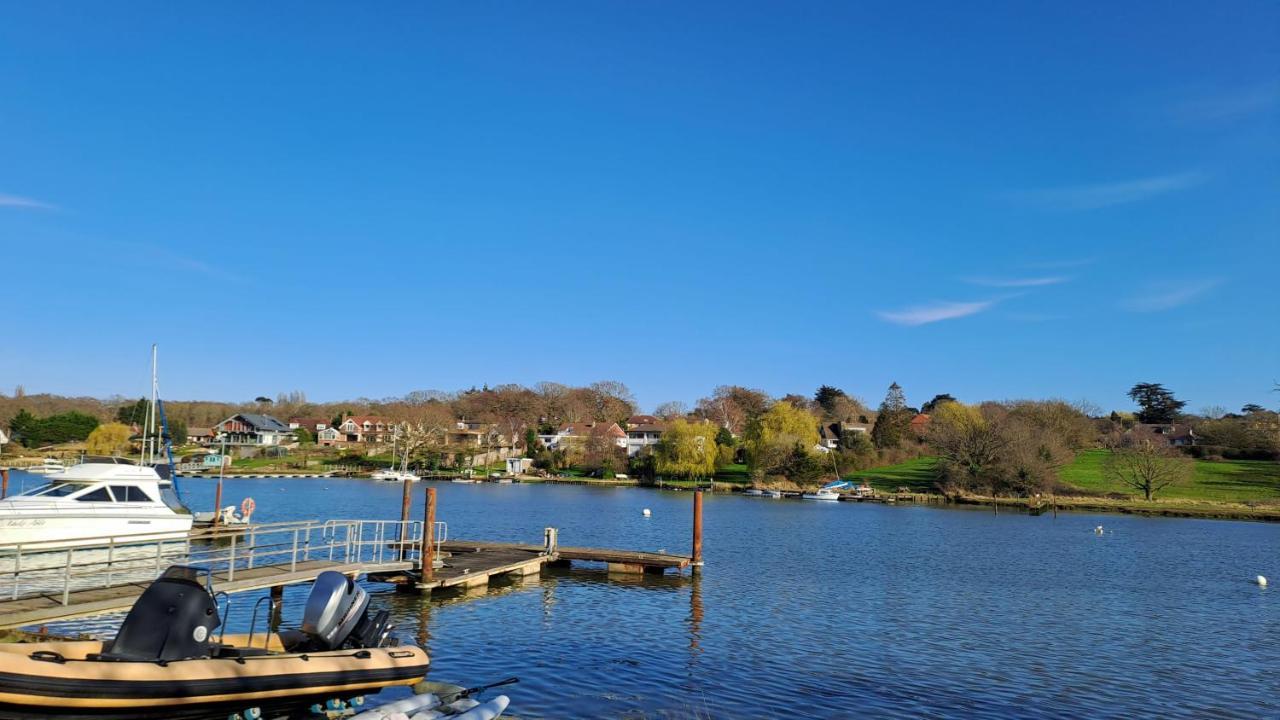 Sandown On The Creek Wootton Bridge  المظهر الخارجي الصورة