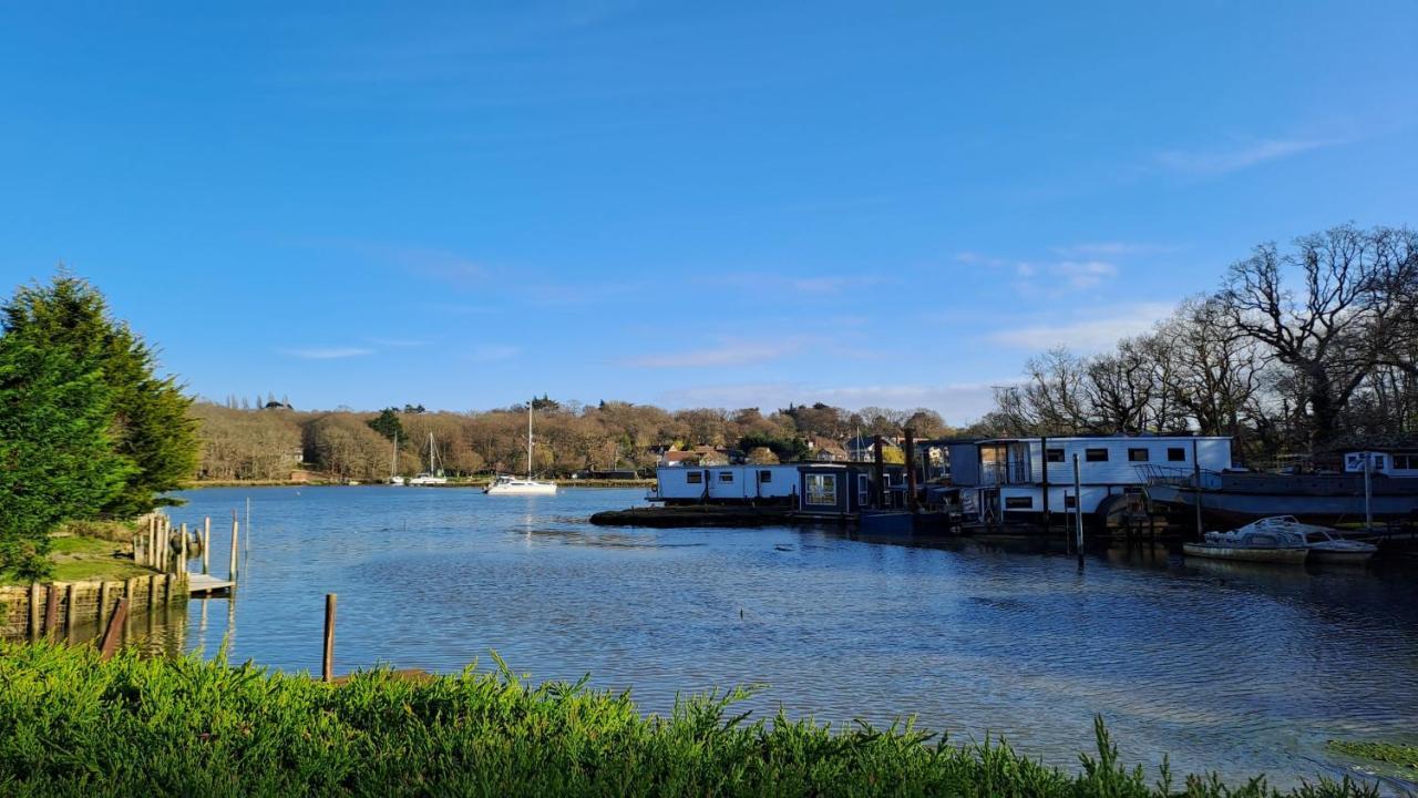 Sandown On The Creek Wootton Bridge  المظهر الخارجي الصورة