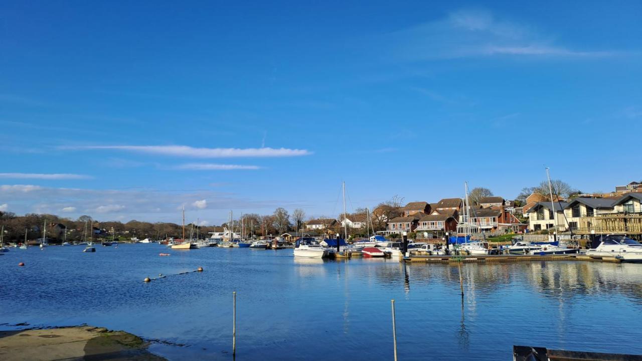 Sandown On The Creek Wootton Bridge  المظهر الخارجي الصورة